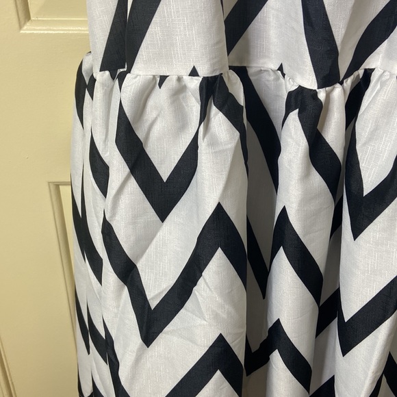 Eien One Shoulder Black and White Maxi - Picture 6 of 7